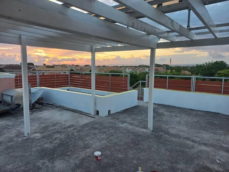 Savan Suite - Caribbean Estates - Gated Community Portmore Lägenhet