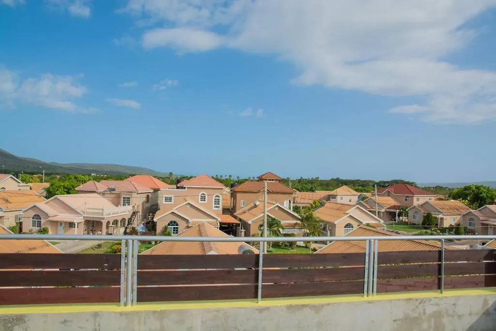 Savan Suite - Caribbean Estates - Gated Community Portmore Lägenhet